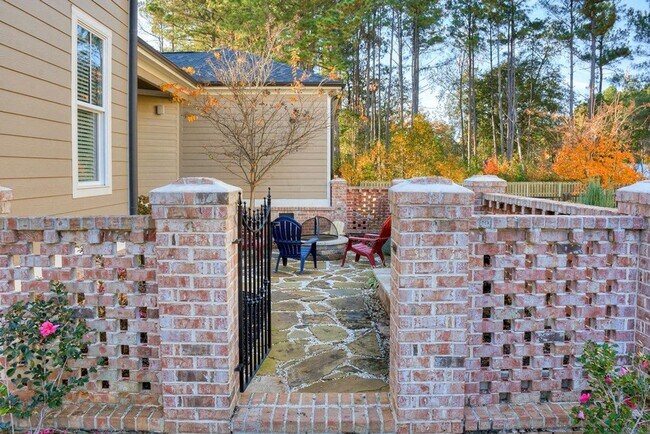Building Photo - 3057 Leaning Oak Way