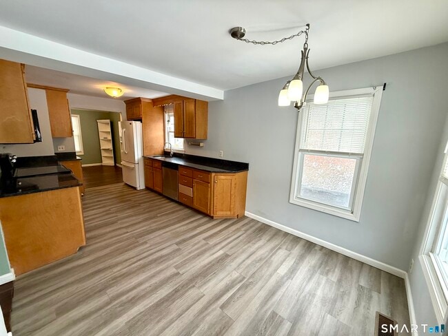 Building Photo - 42 Wells Ave