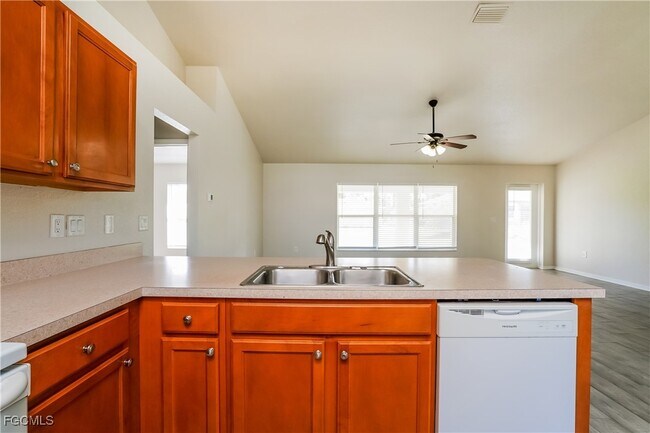 Building Photo - 1336 Japan St