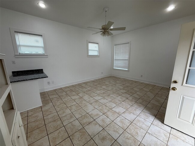 Building Photo - 5201 Leeland St