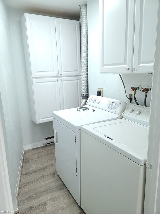 Building Photo - 2 br, 1 bath Condo - Twin Oaks Condominiums