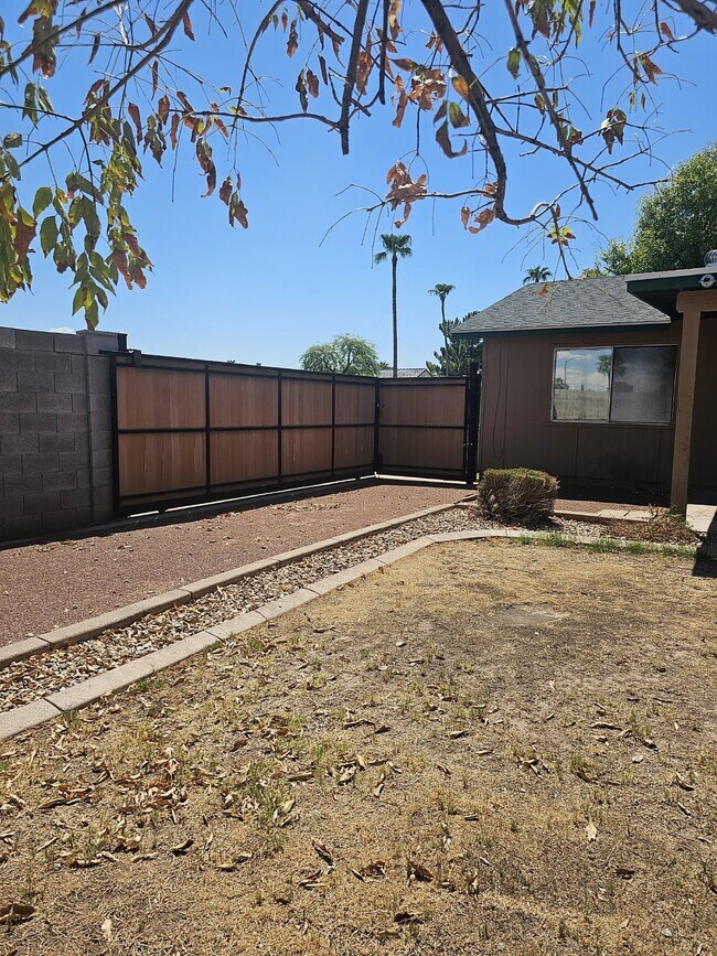 Building Photo - This Charming Home Awaits You!