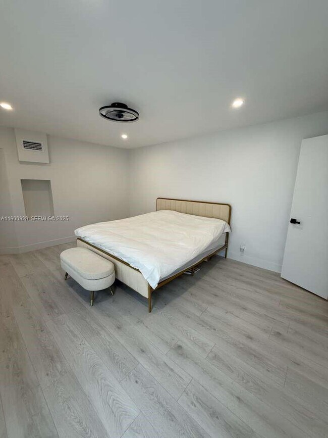 Building Photo - 2227 Roosevelt St