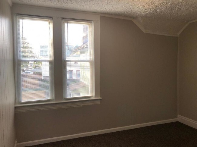 Building Photo - 7807 Wentworth Avenue #Up