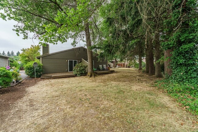 Building Photo - 2 Bedroom 2 Bath with single car garage