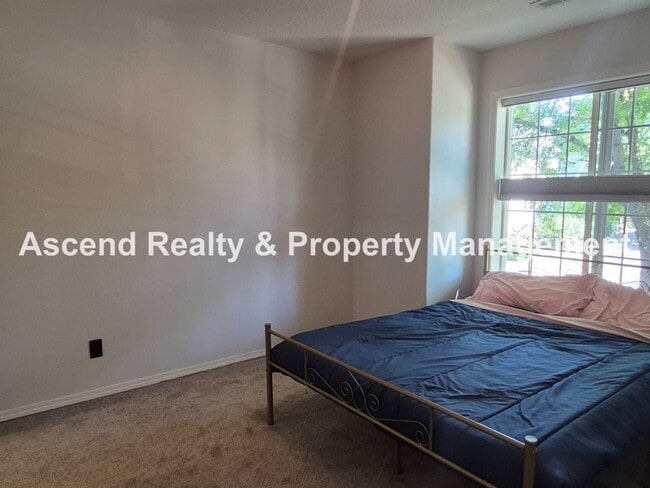 Building Photo - Outstanding 4bed+Office Bethany Area 2 Level Home Updated Throughout Available 6/22 or Sooner