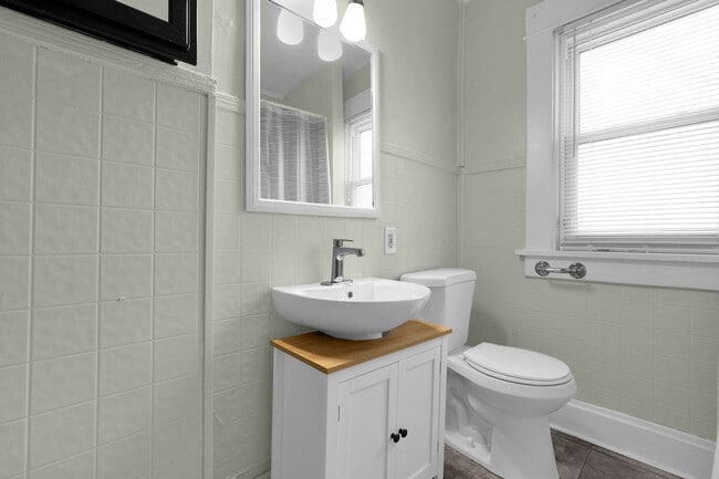 Building Photo - 182 E Patterson Ave