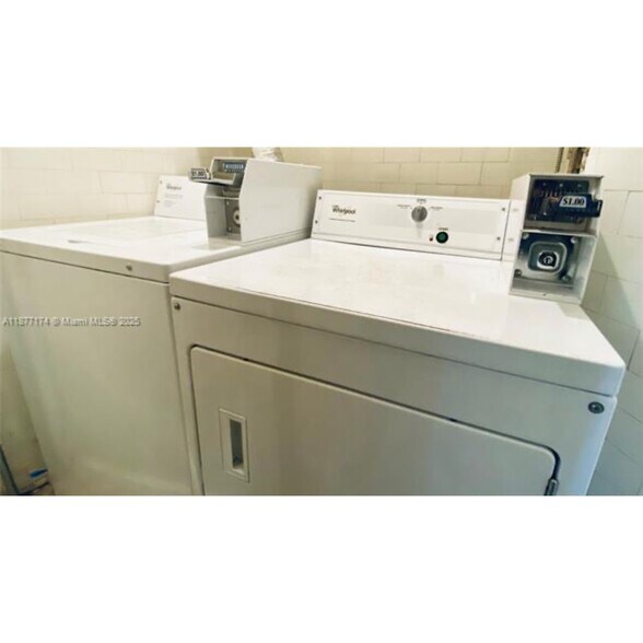 Building Photo - 3224 Biscayne Blvd