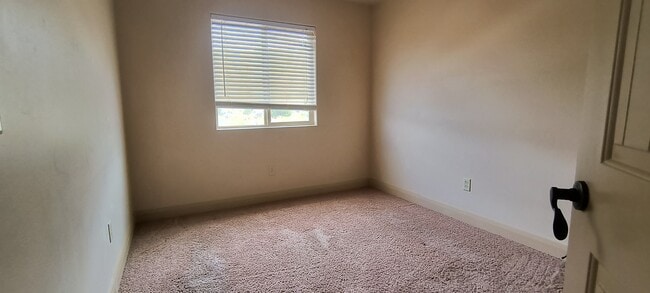 Building Photo - 920 S 25 E