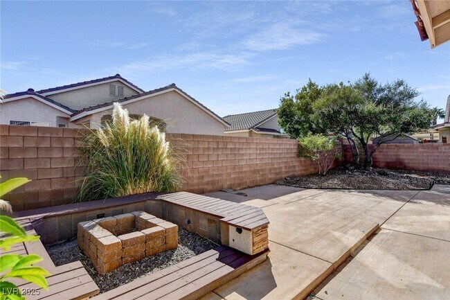 Building Photo - 8325 Jo Marcy Dr