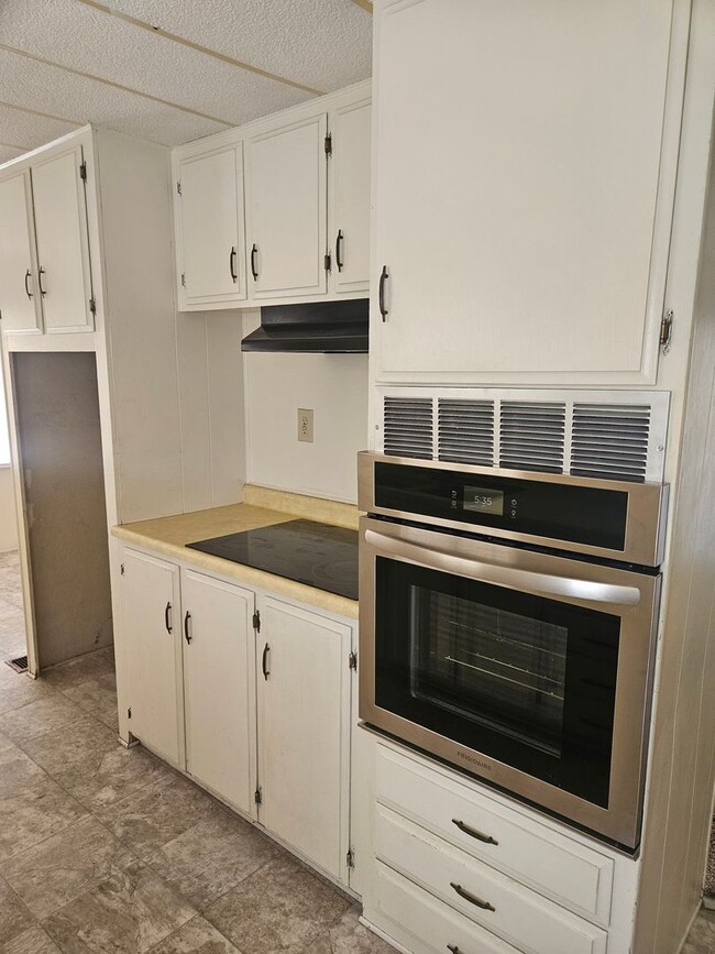 Building Photo - CUTE 2 Bed/2 Bath Mobile on 2 lots in Cent...
