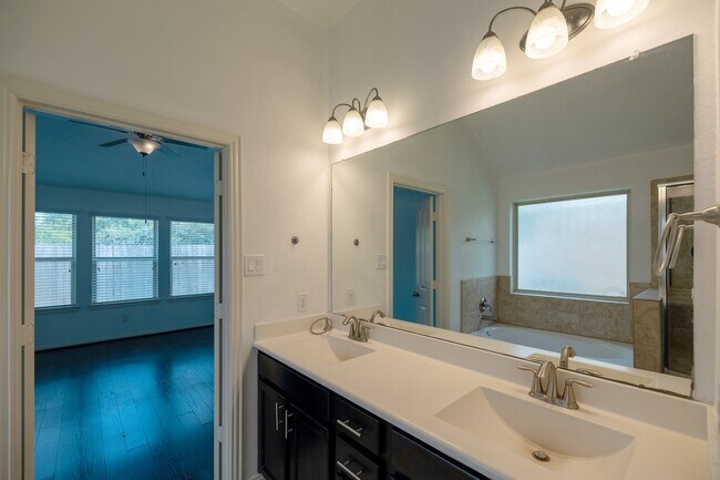 Building Photo - 1822 Olive Pine Dr