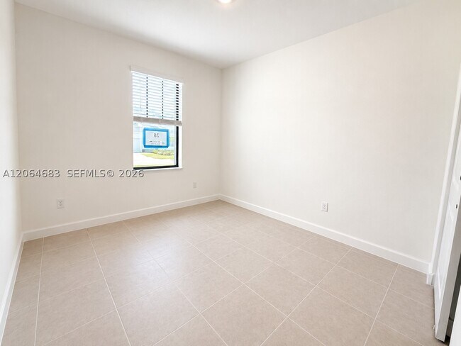 Building Photo - 10691 Wilgrove 10691
