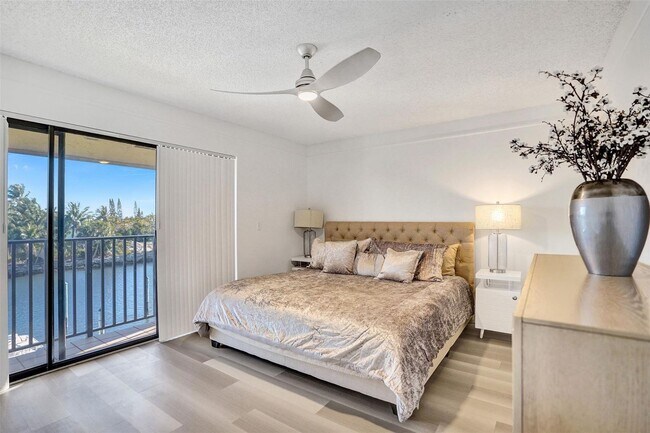 Building Photo - 270 Captains Walk