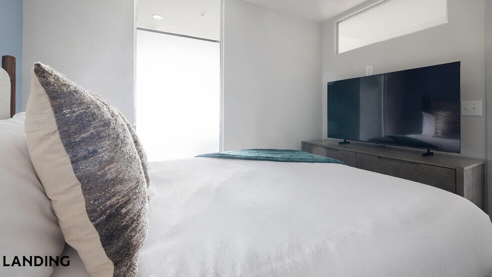 Building Photo - 3005 Peachtree Rd NW