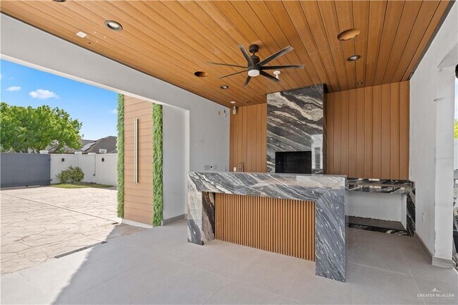 Building Photo - 32 May Dr