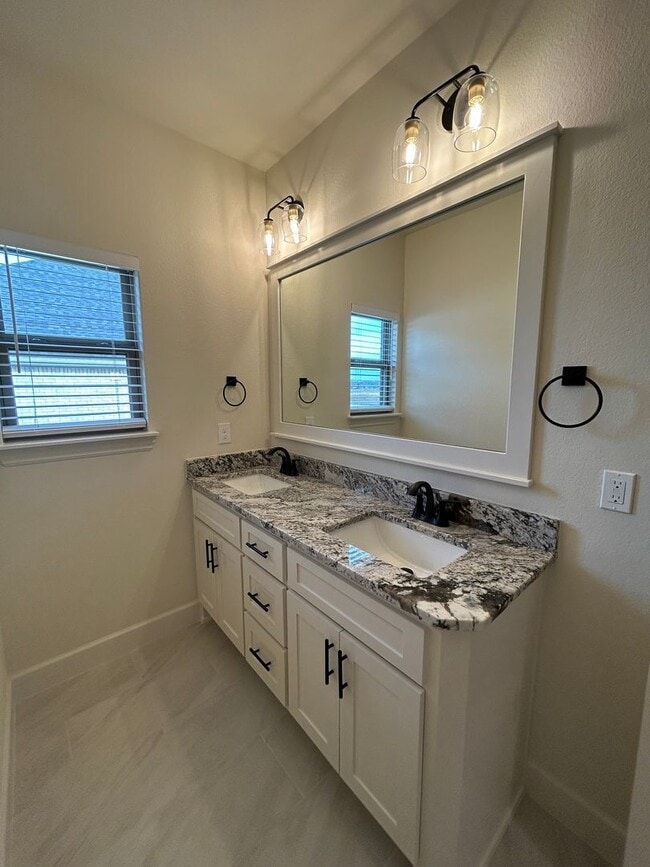 Building Photo - Beautiful Modern Home in Pea Ridge!