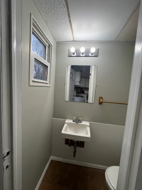 Building Photo - 608 E 4th St