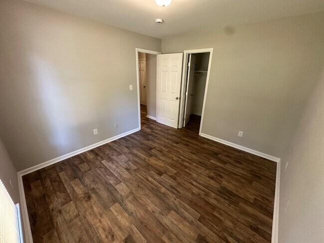 Building Photo - 5529 Continental Way