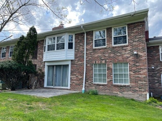 Building Photo - 6960 Carriage Hill Dr