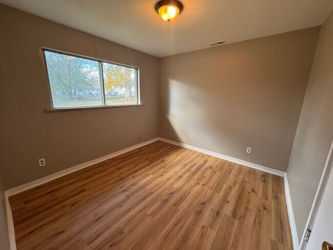 Building Photo - Seller Willing to Finance