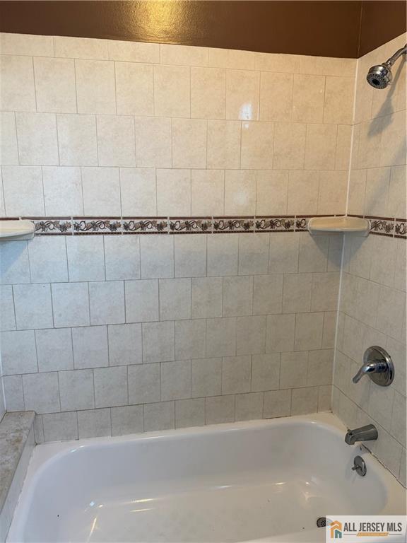 Building Photo - 185 Linden Ave