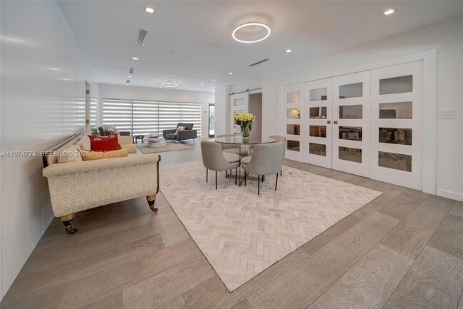 Building Photo - 1117 Alfonso Ave