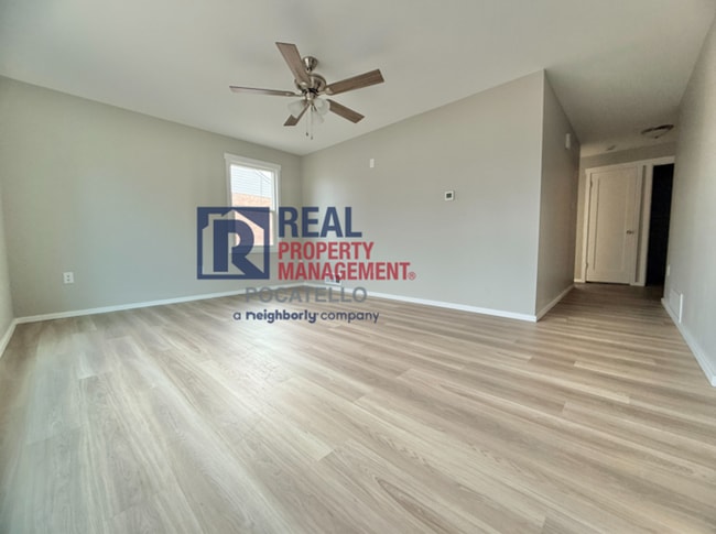 Building Photo - 3 Bedroom 1 Bath Apartment - newly remodeled