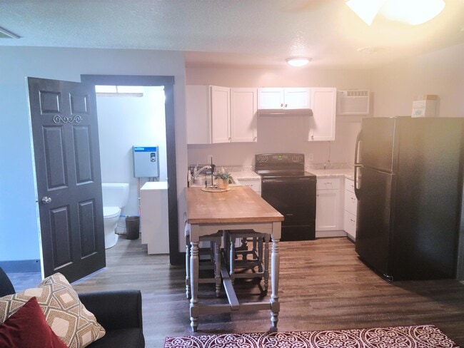 Primary Photo - 209 E Main St