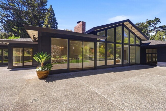 Building Photo - 820 Eucalyptus Ave