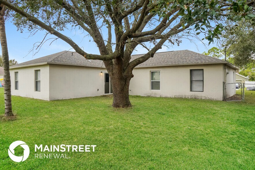 Building Photo - 430 Almansa St NE