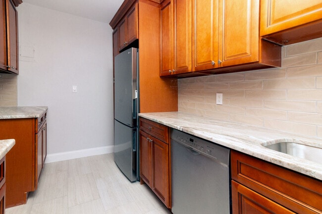 Primary Photo - 115 E Clinton Ave