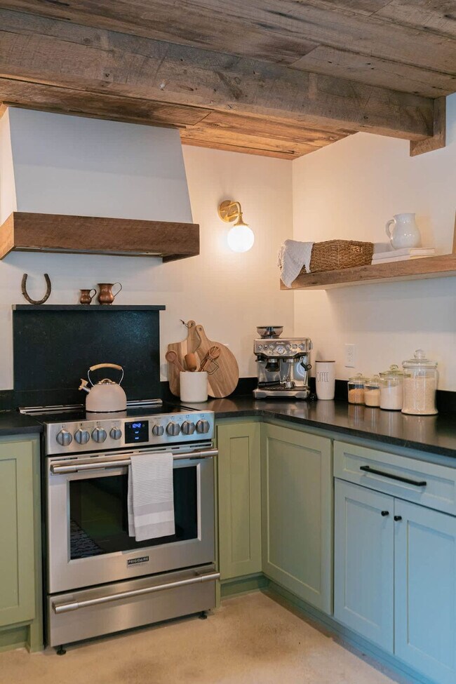 Building Photo - 8442 E McNelly Rd