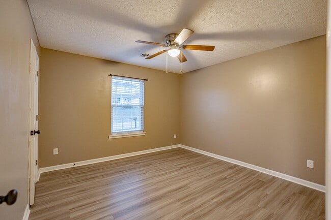 Building Photo - 115 Ivy Pointe Dr