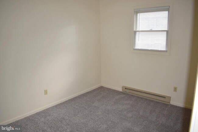 Building Photo - 961 Orchard Dr