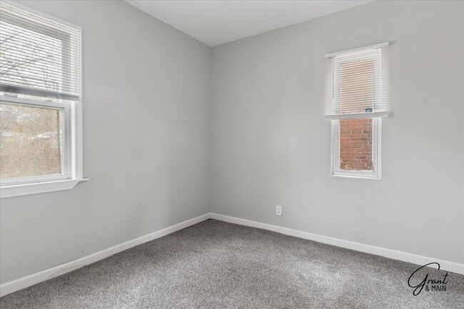 Building Photo - $1250 3 bedroom bungalow