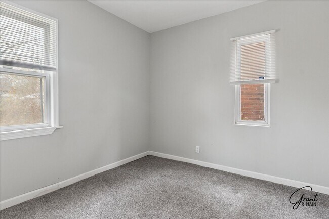 Building Photo - $1300 3 bedroom bungalow