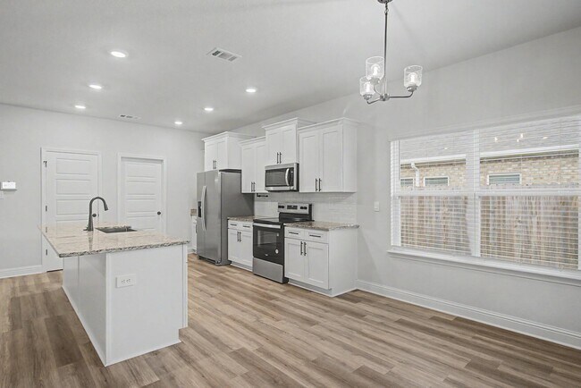 Building Photo - 13569 Sarus Dr