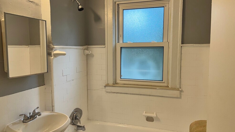 Building Photo - 3337 Sturtevant St