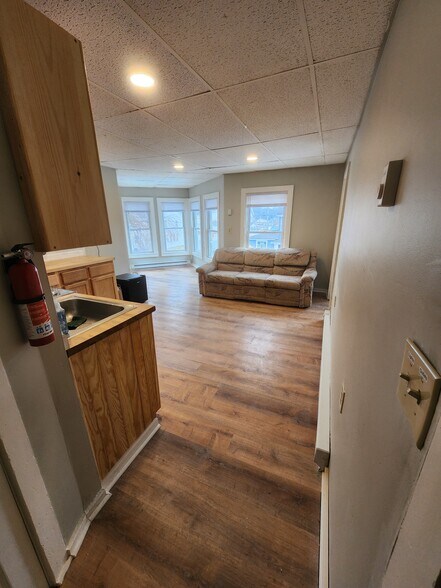 Building Photo - 11 Pearl St