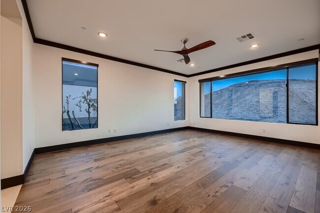 Building Photo - 917 Vegas View Dr