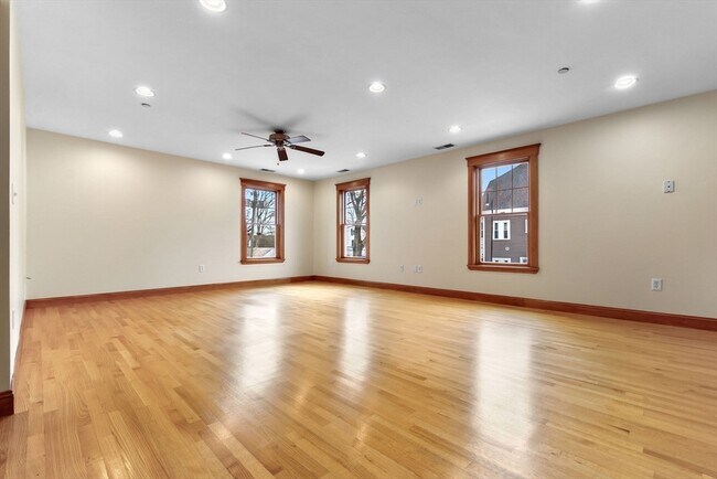 Building Photo - 50 Maple St