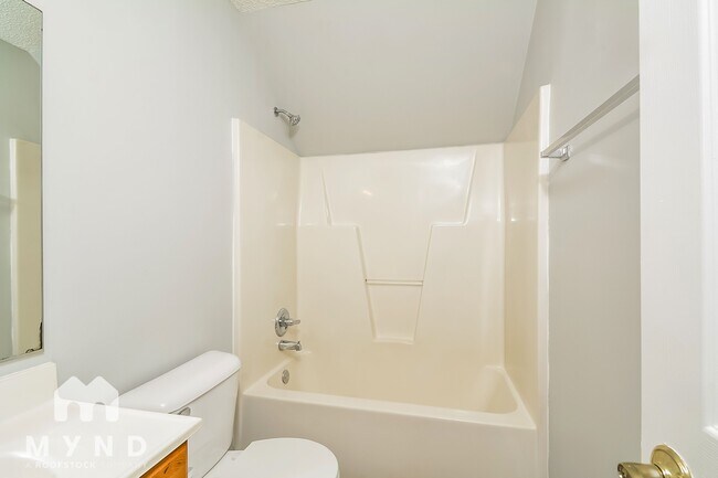 Building Photo - 1008 Roundtable Ct