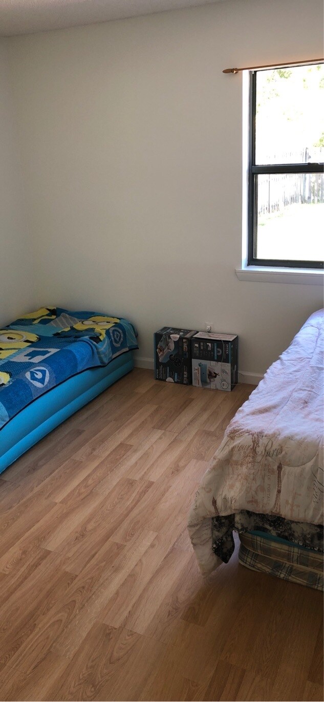 Building Photo - 4063 SE Jacaranda St