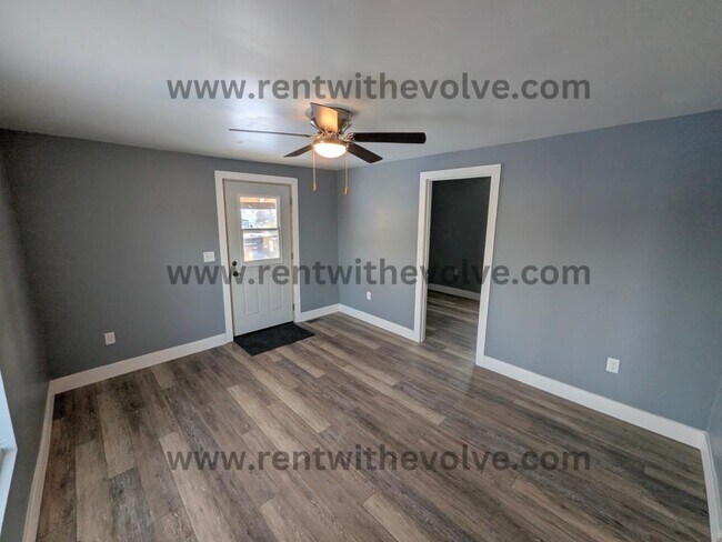 Building Photo - 952 S Shank St