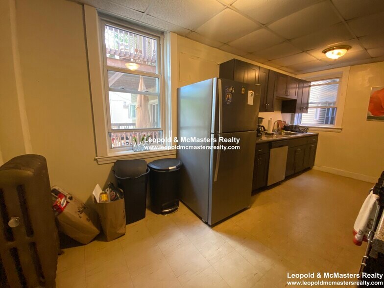 Building Photo - 139 Davis Ave