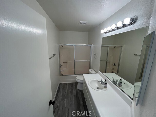 Building Photo - 1009 Whispering Wood Ln