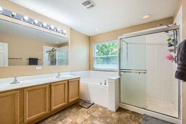 Building Photo - 1200 Waverly Dr