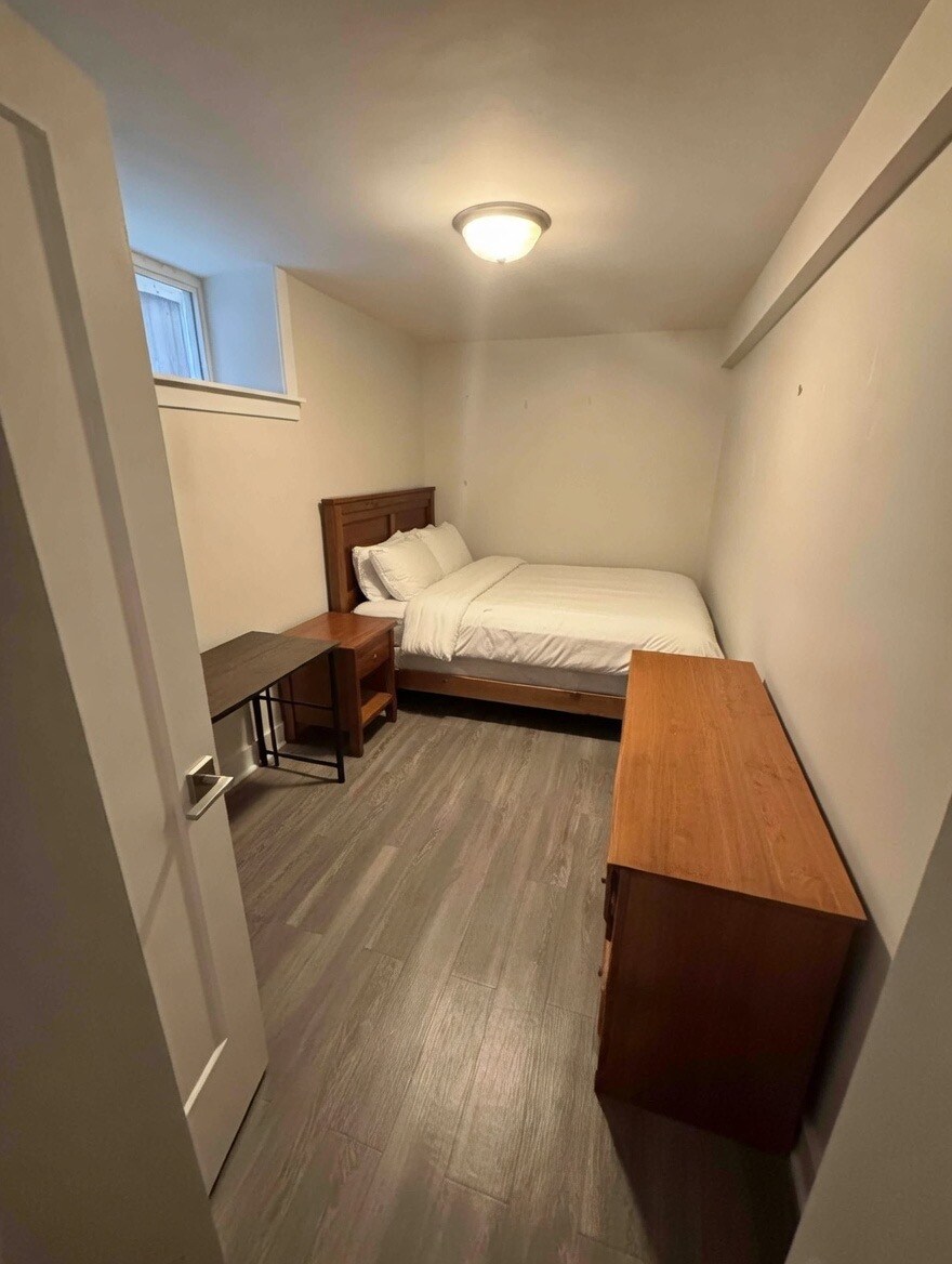 Building Photo - 3114 N Southport Ave