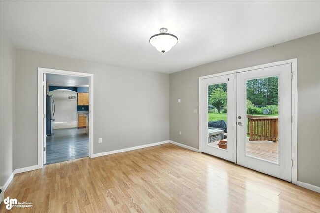 Building Photo - Spacious Palmer Home!